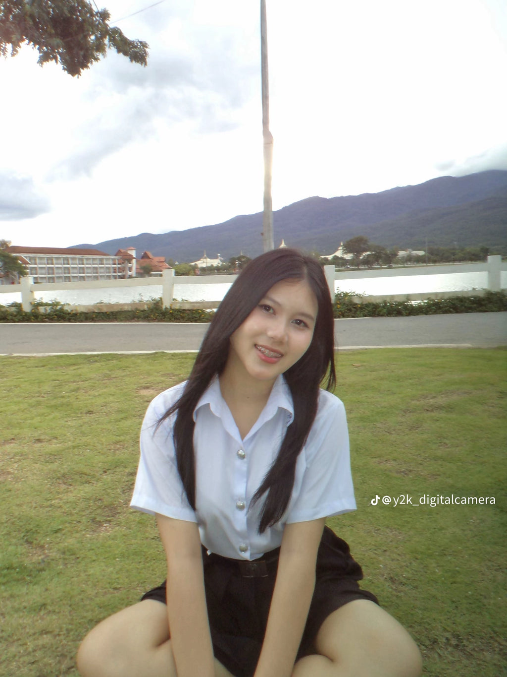 Sony Cyber-shot DSC-S2000