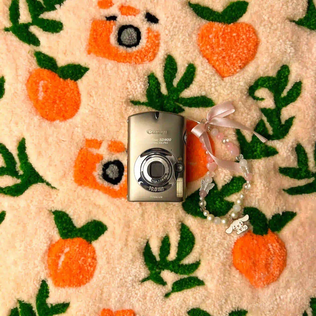 Canon PowerShot SD900 Digital ELPH
